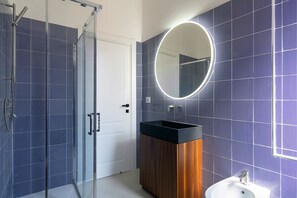 Shower, hair dryer, bidet, towels - My Loft in Naples, located in the city center with big terrace  (Napoli)