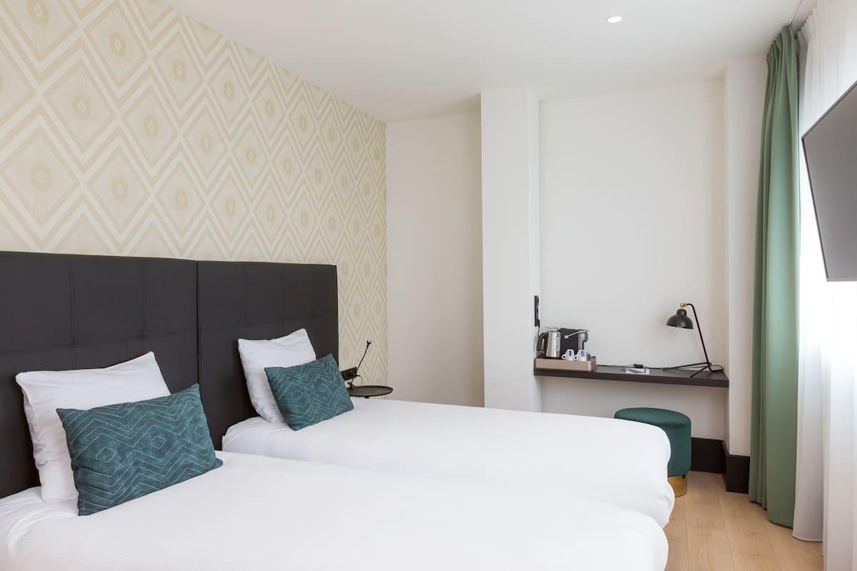 1 sovrum, allergitestade sängkläder och minibar