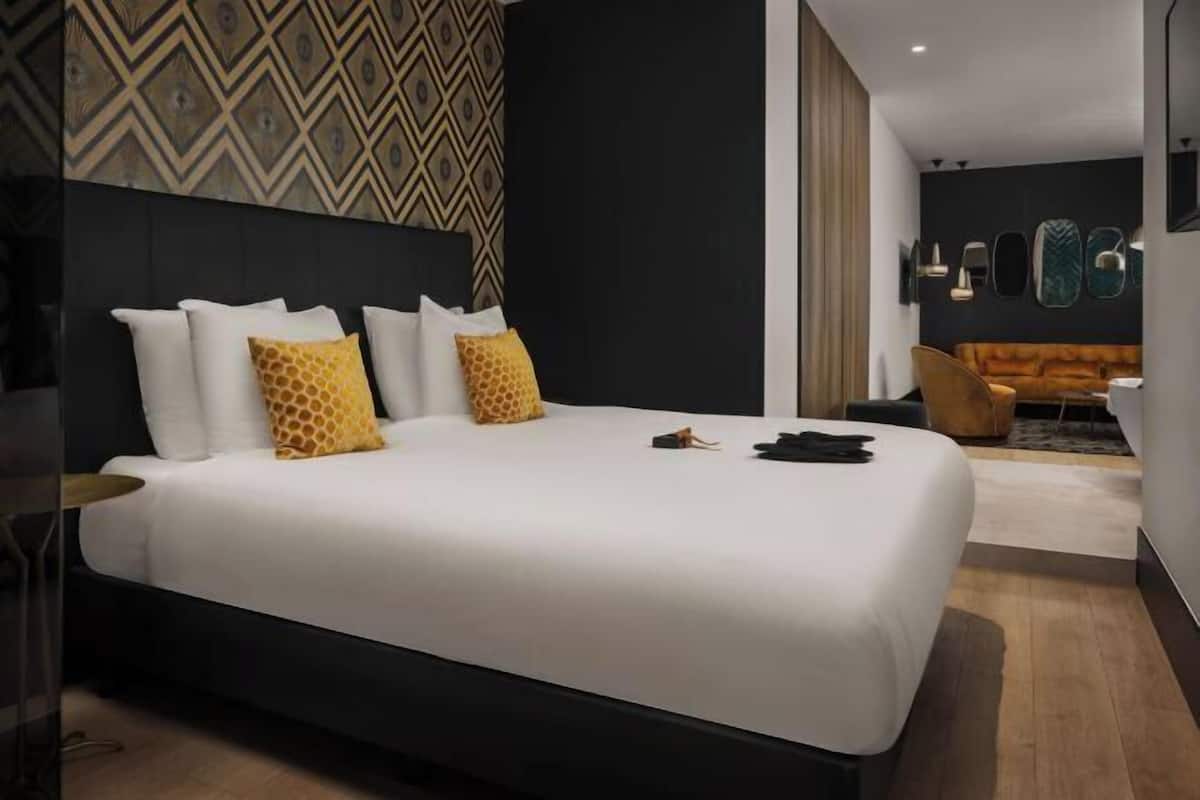 1 bedroom, hypo-allergenic bedding, minibar, in-room safe