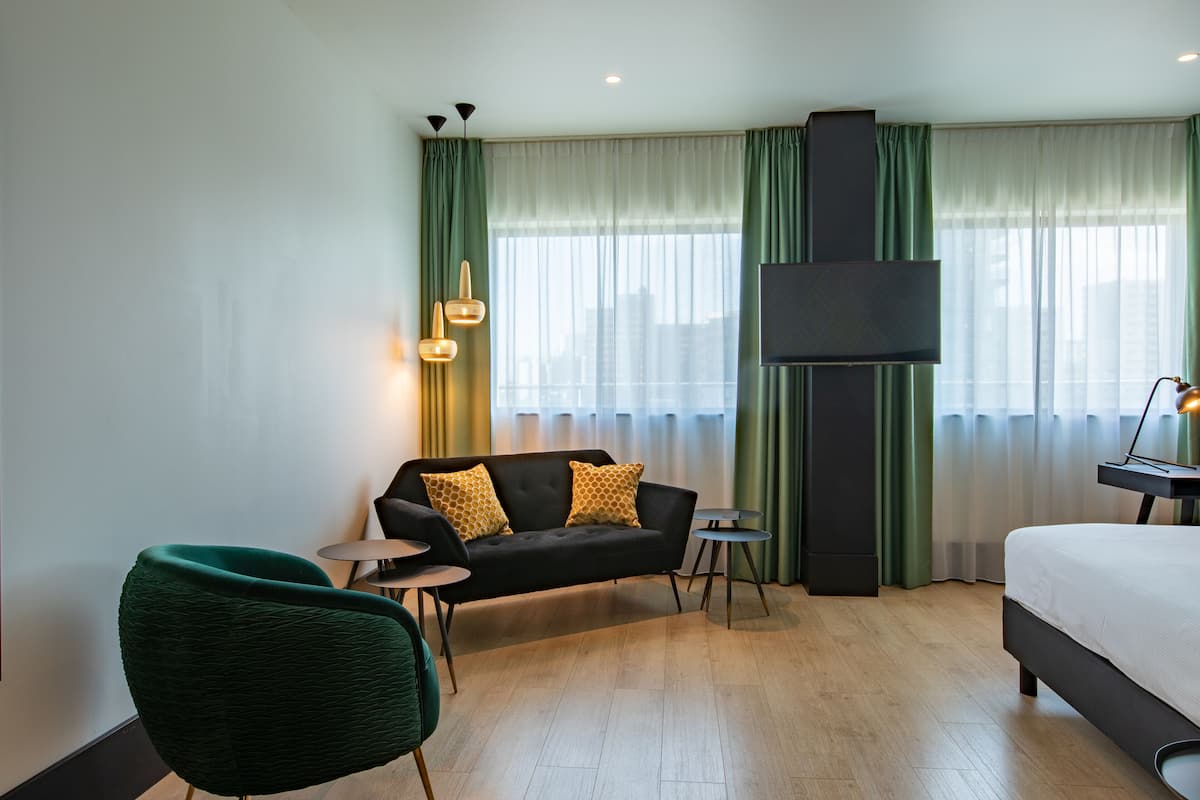 Superior Double Room Plus, City  View | 低過敏寢具、迷你吧、客房內保險箱、遮光布/窗簾