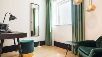 Hypo-allergenic bedding, minibar, in-room safe, blackout drapes