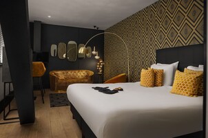 Room 1604 James Favorite - Guaranteed City View | Hypo-allergenic bedding, minibar, in-room safe, blackout drapes