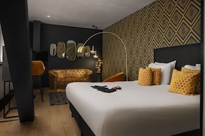 Room 1604 James Favorite - Guaranteed City View | Hypo-allergenic bedding, minibar, in-room safe, blackout drapes - The James Hotel Rotterdam (Rotterdam)