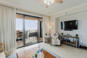 Smart-tv, dvd-afspiller, bøger