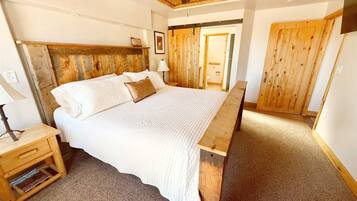 3 bedrooms, iron/ironing board, travel crib, WiFi