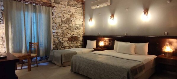 Caja de seguridad en la habitación y escritorio 