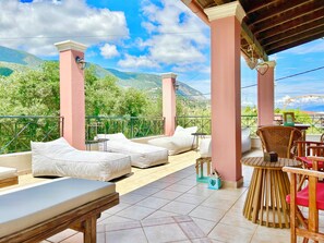 Outdoor dining - Villa Valia Seaside  (Ipsos)