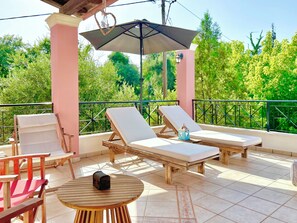 Terrace/patio - Villa Valia Seaside (Superior Beach Level Villa) (Ipsos)