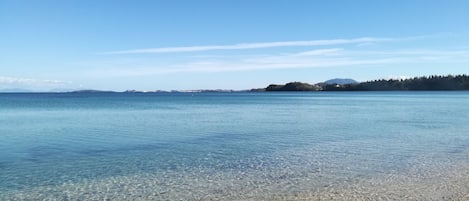 Plage, chaises longues