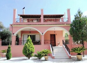 Exterior - Villa Valia Seaside (Privileged coastal villa,Natural Estate,Ipsos bay Corfu) (Ipsos)