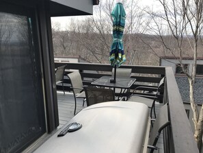 Outdoor dining - Ski On/Off Camelback,Snowtubing,Pool,Waterparks,Paintball,Casino,Tennis,Zip-Line (Tannersville)