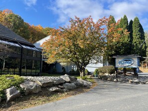 Exterior - Ski On/Off Camelback,Snowtubing,Pool,Waterparks,Paintball,Casino,Tennis,Zip-Line (Tannersville)