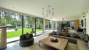 Smart TV, fireplace, ping pong, music library