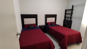 2 habitaciones, tabla de planchar con plancha, wifi y ropa de cama 