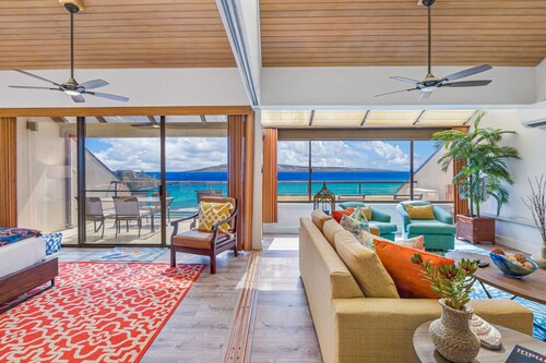 2050 sqft Oceanfront Penthouse Sands of Kahana 392