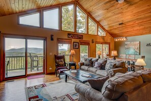 TV, caminetto, lettore DVD