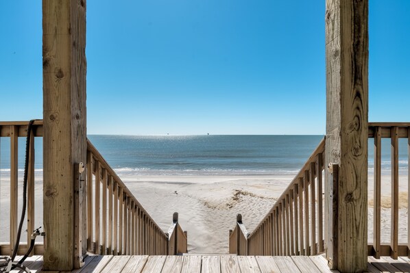 On the beach - Sea View Play | Winter Holiday openings. Nightly rates (Dauphin Island)