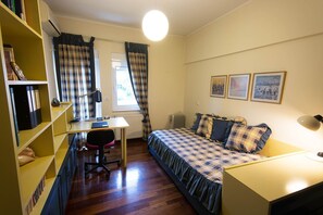 3 多间卧室、熨斗/熨衣板、上网接入、床单