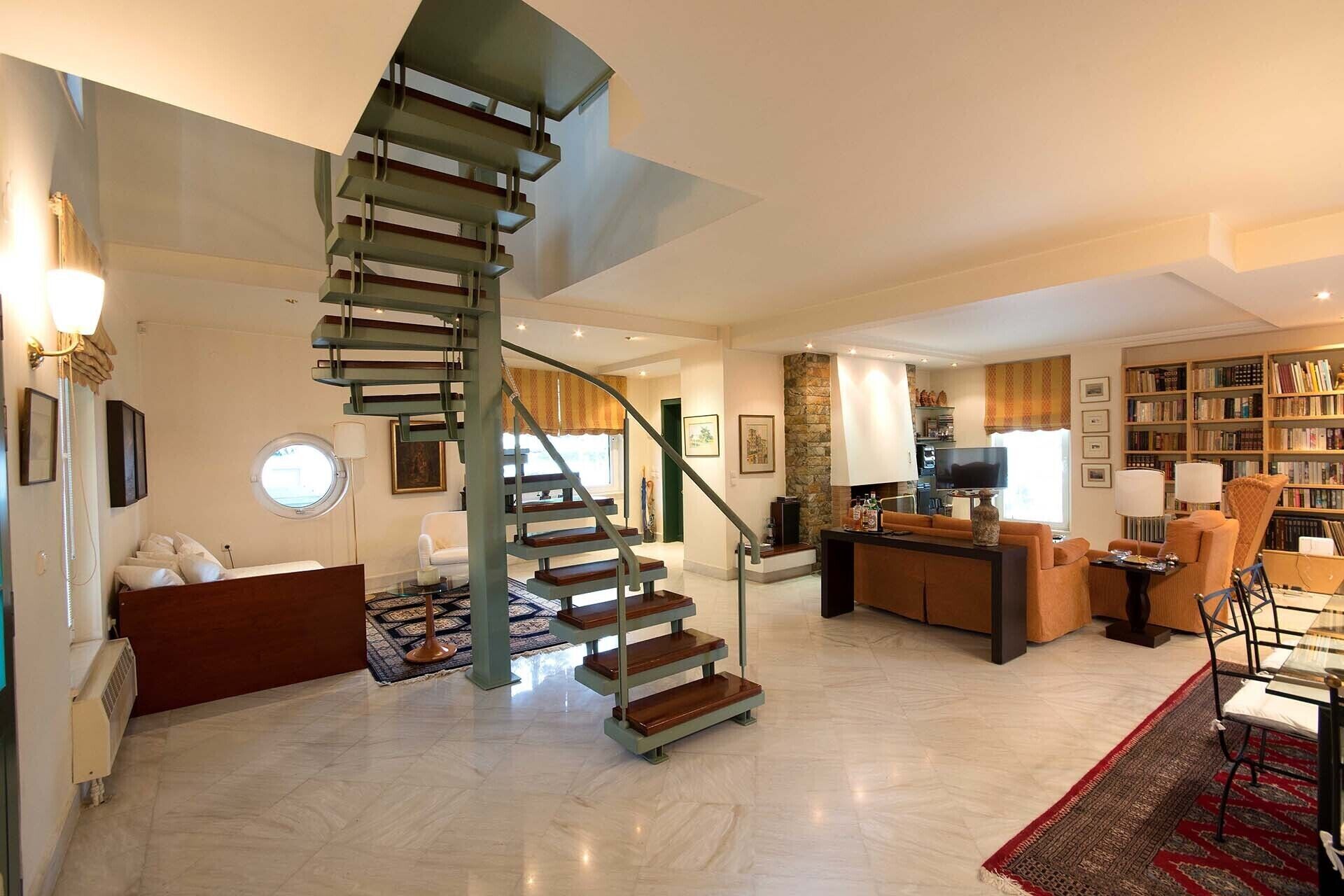 TV, fireplace, DVD player, books