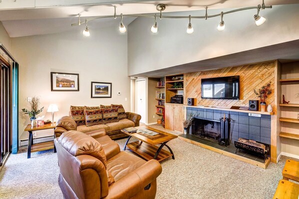 Fireplace, DVD player, books, stereo