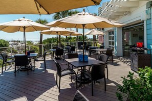 تناول الطعام بالخارج