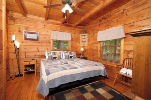 2 bedrooms, iron/ironing board, free WiFi, bed sheets - Mountain views, pet friendly, & a hot tub! Located near Dollywood & the Smokies! (Sevierville)