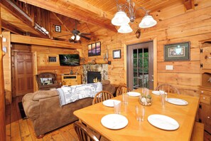 Dining - Mountain views, pet friendly, & a hot tub! Located near Dollywood & the Smokies! (Sevierville)