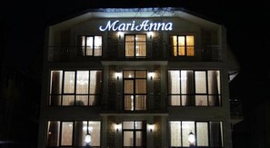 Fasade – kveld/natt