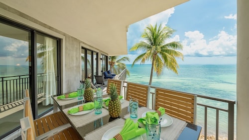 **WINDSWEPT PALMS @ THE BEACH** Oceanfront / Pool & Jacuzzi + LAST KEY SERVICE