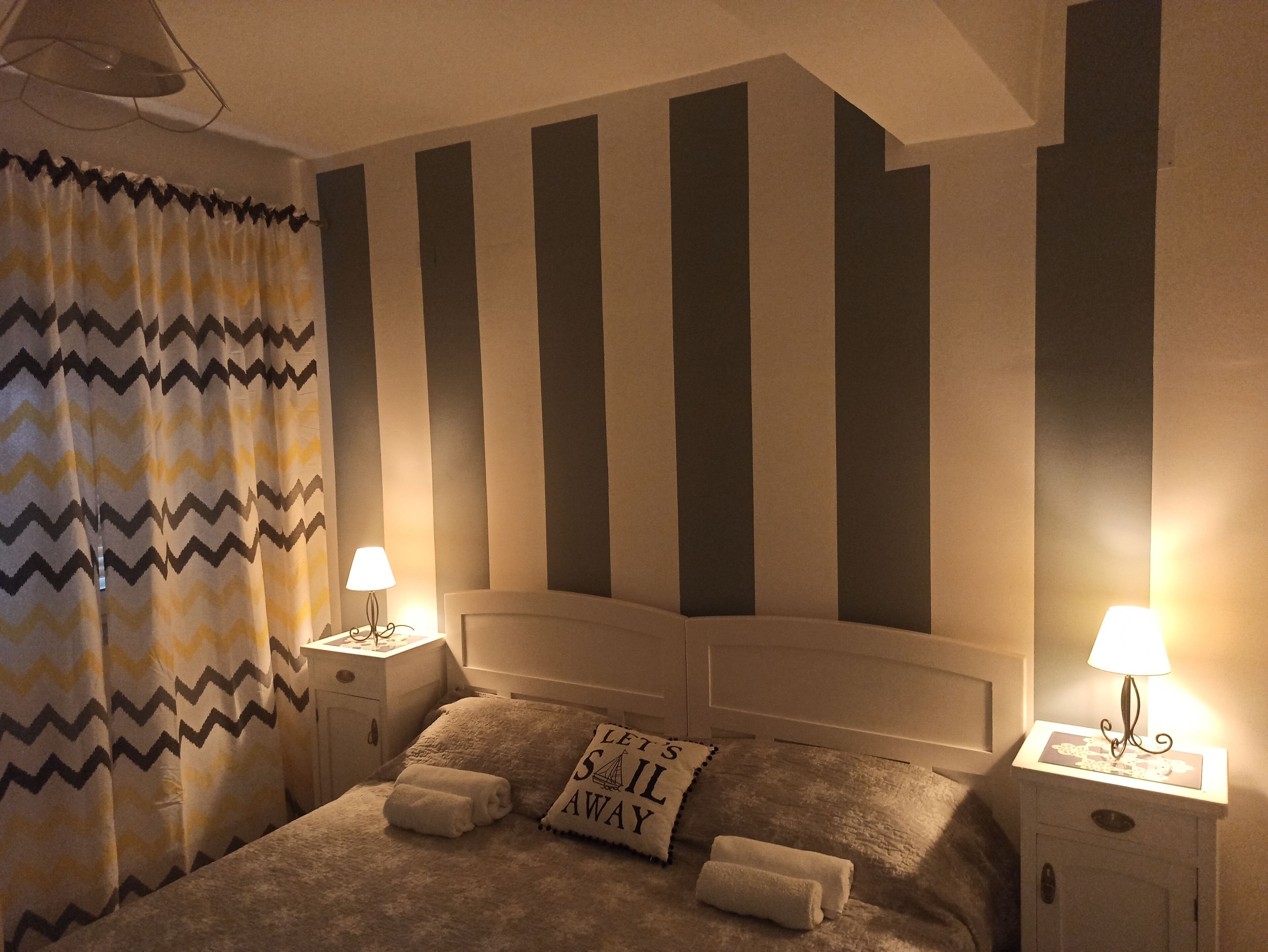 1 slaapkamer, een strijkplank/strijkijzer, gratis wifi, beddengoed