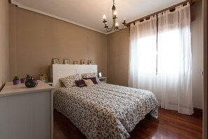 2 Schlafzimmer, Bügeleisen/Bügelbrett, Reisekinderbett, kostenloses WLAN