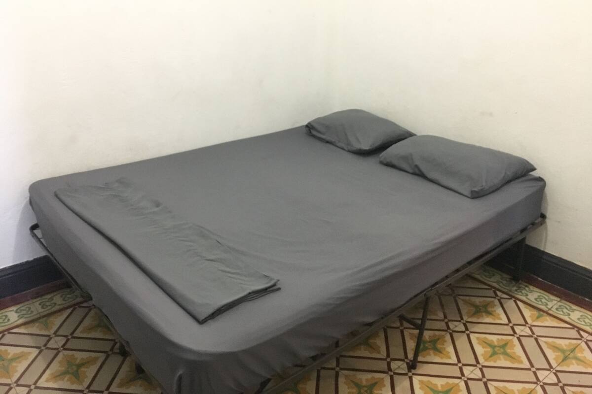 Double Room, 1 Queen Bed | Iron/ironing board, free WiFi