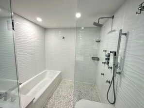 Hair dryer, towels - Poolside Breeze Retreat, Tropical flare, Key West spectacular getaway. (Key West)