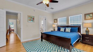 3 bedrooms, desk, iron/ironing board, free WiFi