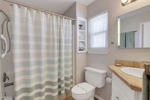 Ducha y bañera combinadas y toallas