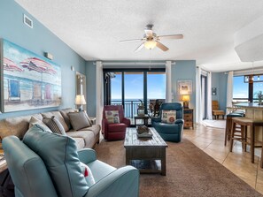 Fernseher, DVD-Player, Bücher