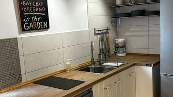 Fridge, stovetop, dishwasher, coffee/tea maker