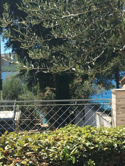 Villa FIG, Cosy Semidetached House@Vranjica-Trogir, Beach40m