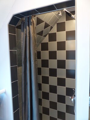 Double Room | Bathroom shower