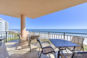 Outdoor dining - Luxury condo with a wonderful Gulf Front View (Orange Beach)