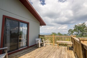 Terrace/patio - Alpenglow - App Ski Mountain! Views! Yard! (Blowing Rock)
