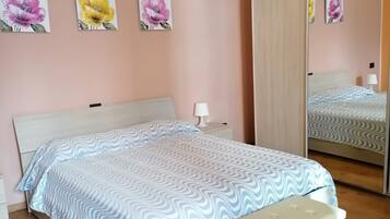 1 bedroom, in-room safe, desk, iron/ironing board