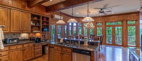 冰箱、微波炉、烤箱、炉灶