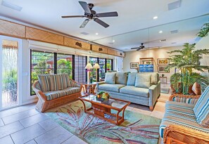 TV, DVD player, stereo - Spectacular Maui Family vacation home - 4 bedroom + den, 4 bath, AC, pool. (Lahaina)
