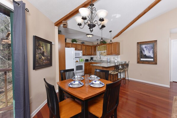 Dining - Mountain views, hot tub, and heart shaped jacuzzi in a cozy 2BR! (GATLINBURG)