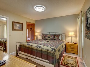 2 makuuhuonetta, silitysrauta/-lauta, ilmainen Wi-Fi, vuodevaatteet