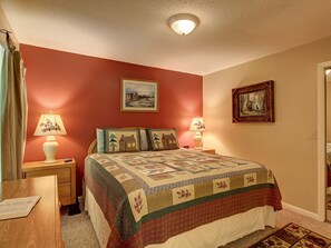 2 slaapkamers, een strijkplank/strijkijzer, gratis wifi, beddengoed