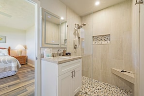 Towels - Brand New Kitchen & Updated Living Space - Oceanfront #216-2 (Lahaina)