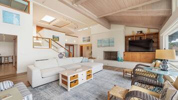 Télévision, cheminée