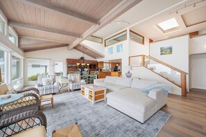 TV, fireplace - Stunning, Ocean-Front Home in Seaclift Estates in Cambria! Perfection! (Cambria)